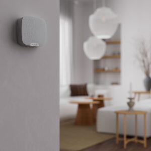 Lifestyle-SpeakerPhone-Jeweller-private-studio-white-jpg